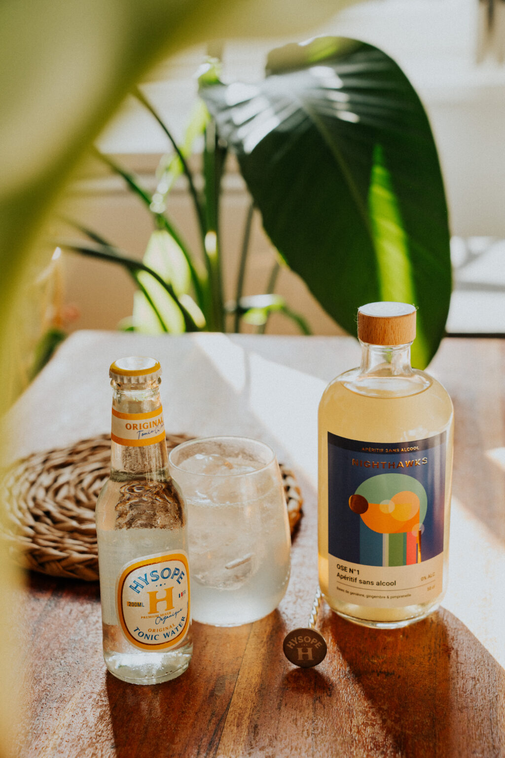 Recette d'un Gin Tonic sans alcool avec le OSE n°1 de Nighthawks et notre Tonic Water Original Hysope !